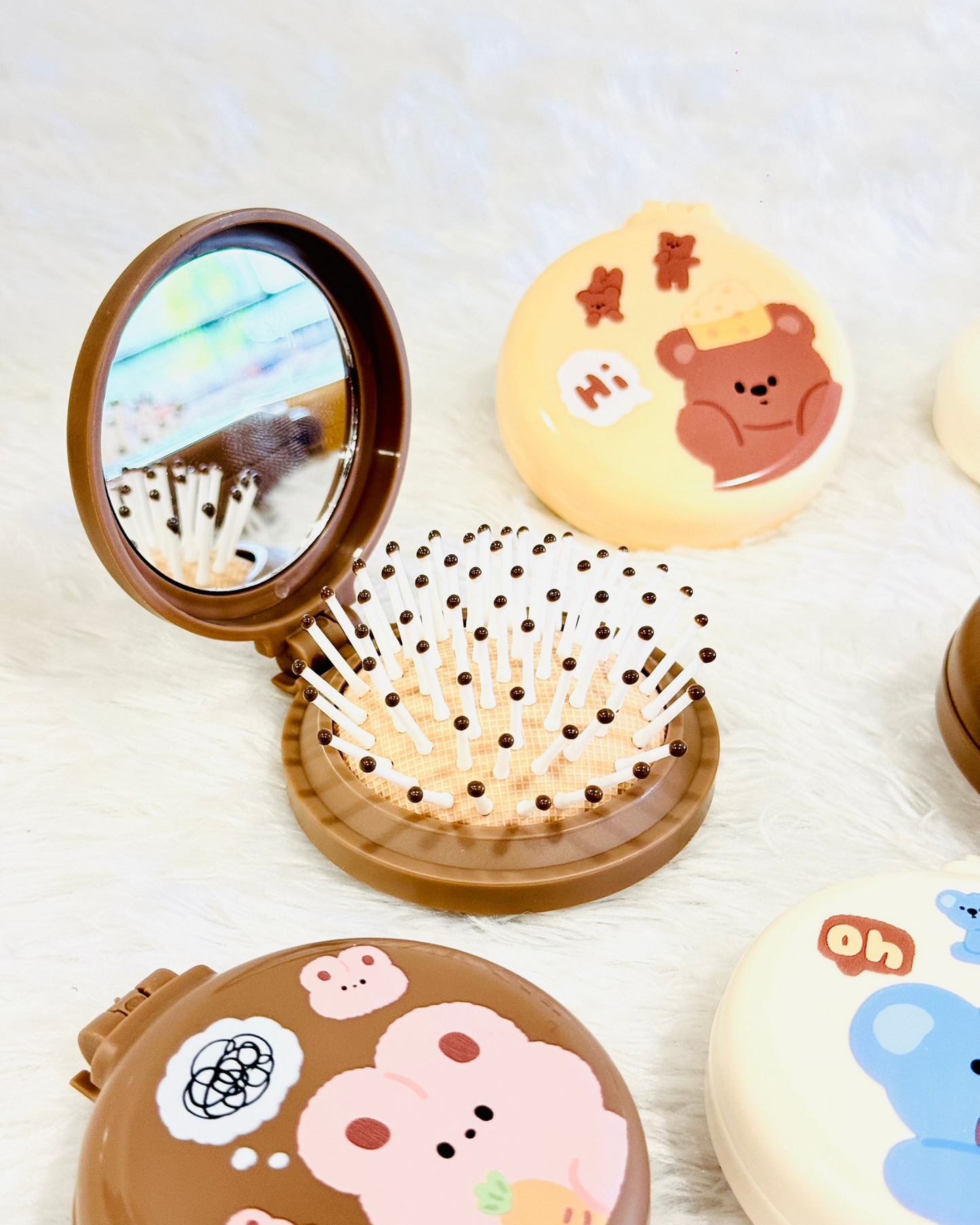 Cute Mirror With Comb