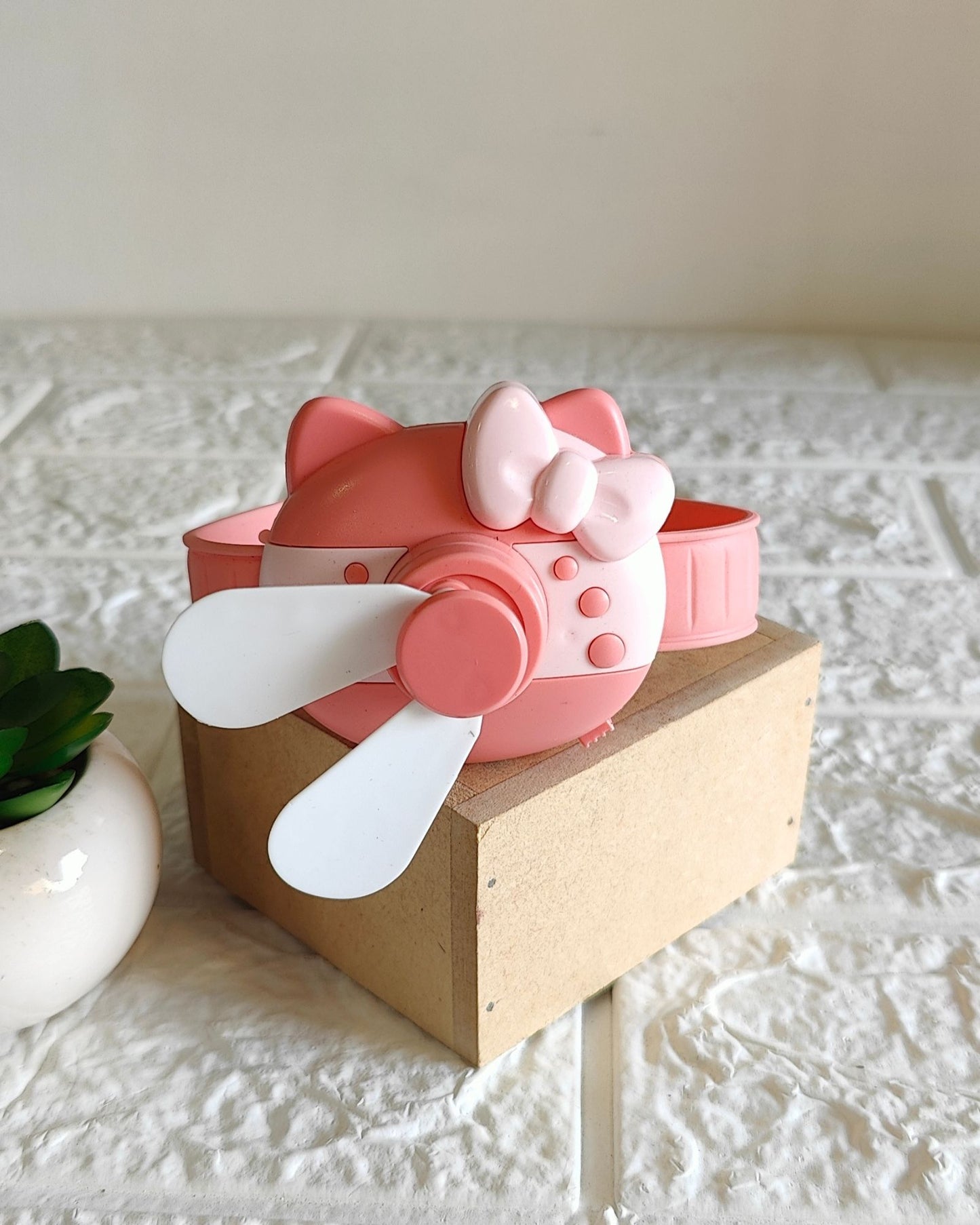 Hello Kitty Wrist Fan