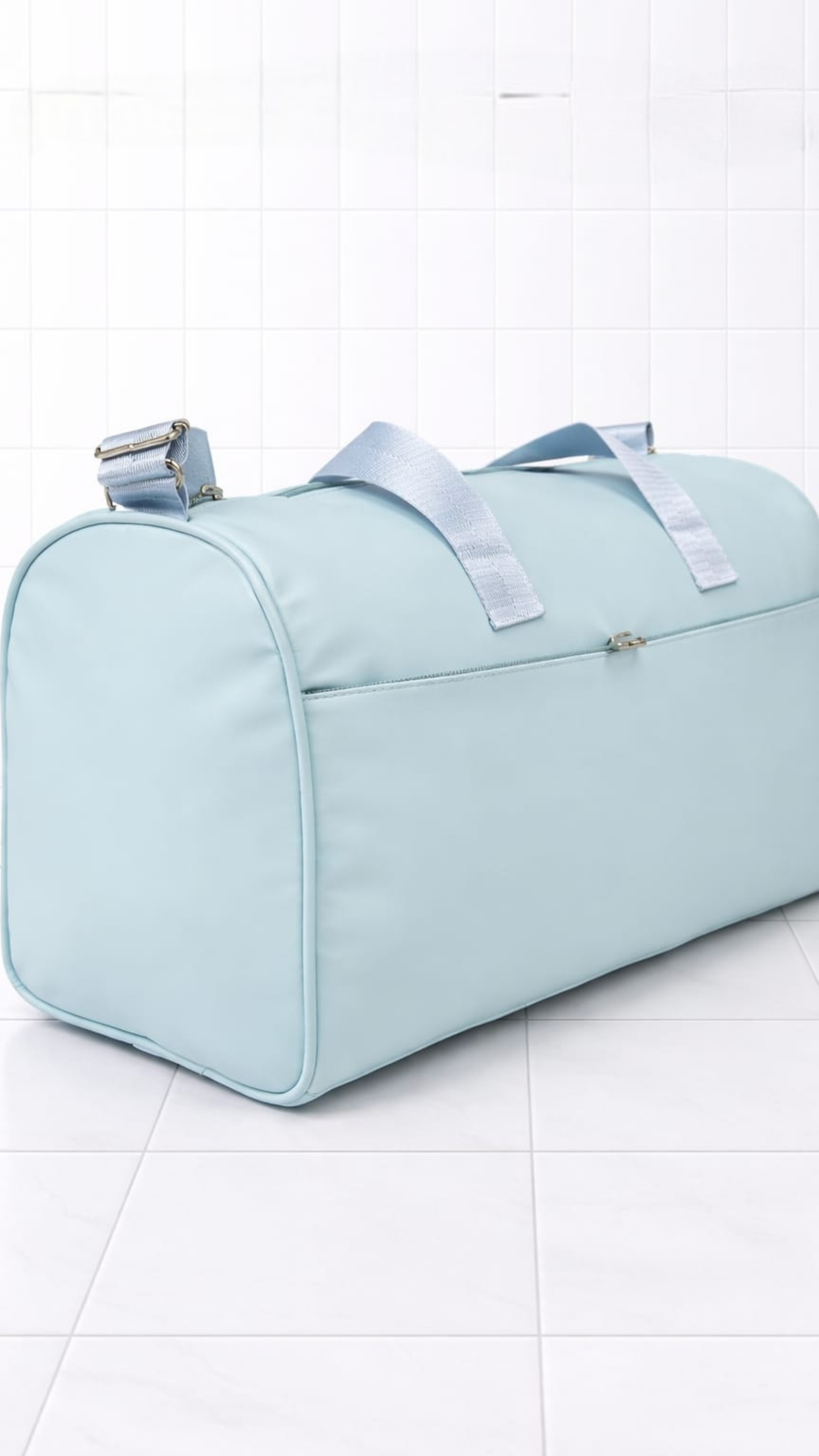 Multifunctional Lightweight And Waterproof Duffle Bag (All Age Groups)