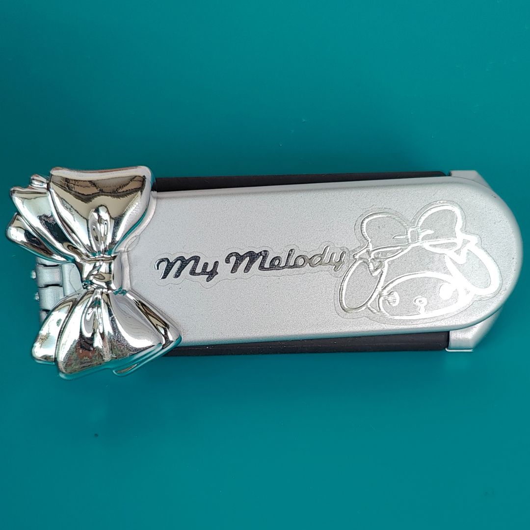 Folding Hairbrush With Mirror
