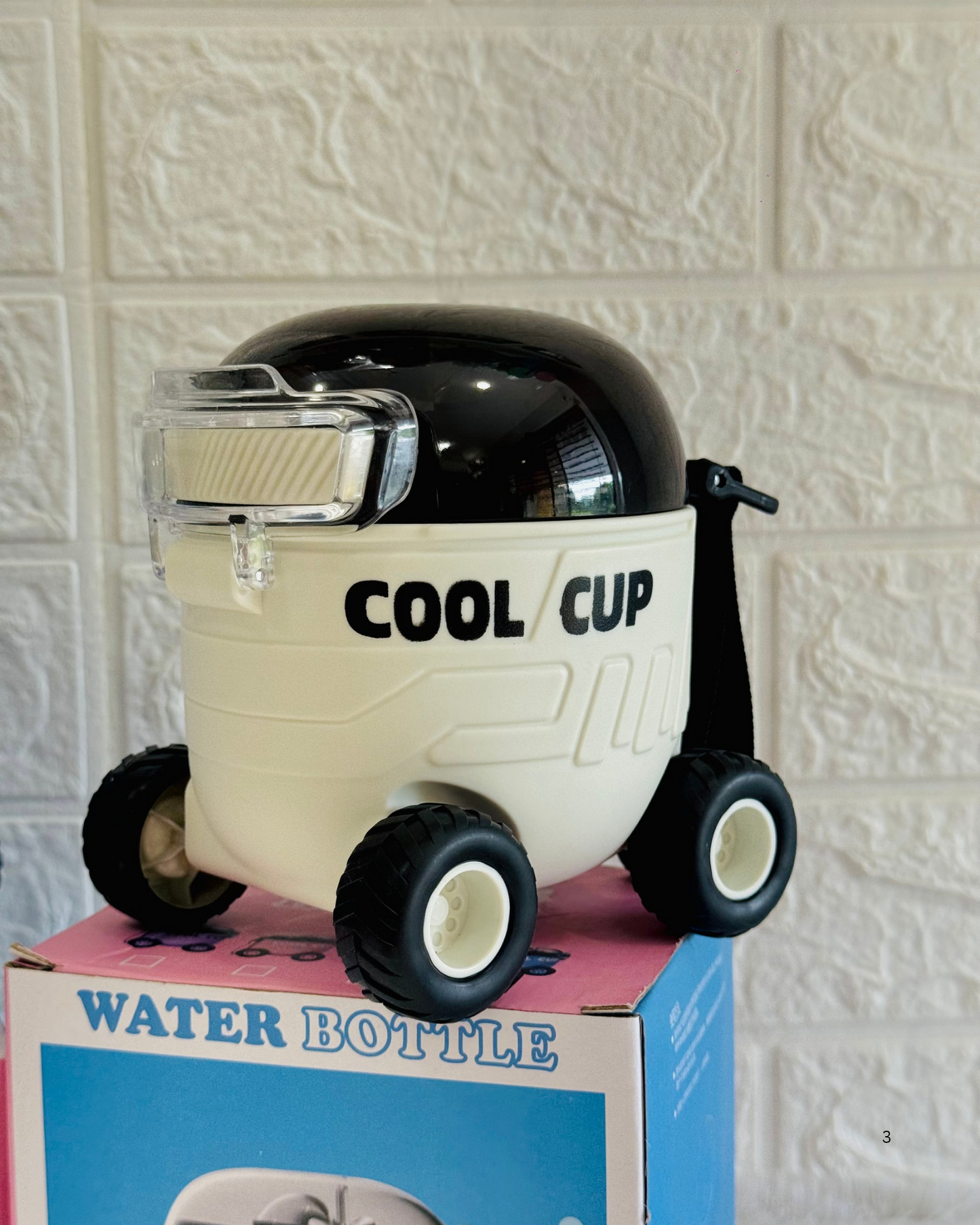 Cool Car Shaped Sipper Water Bottle - 550ml