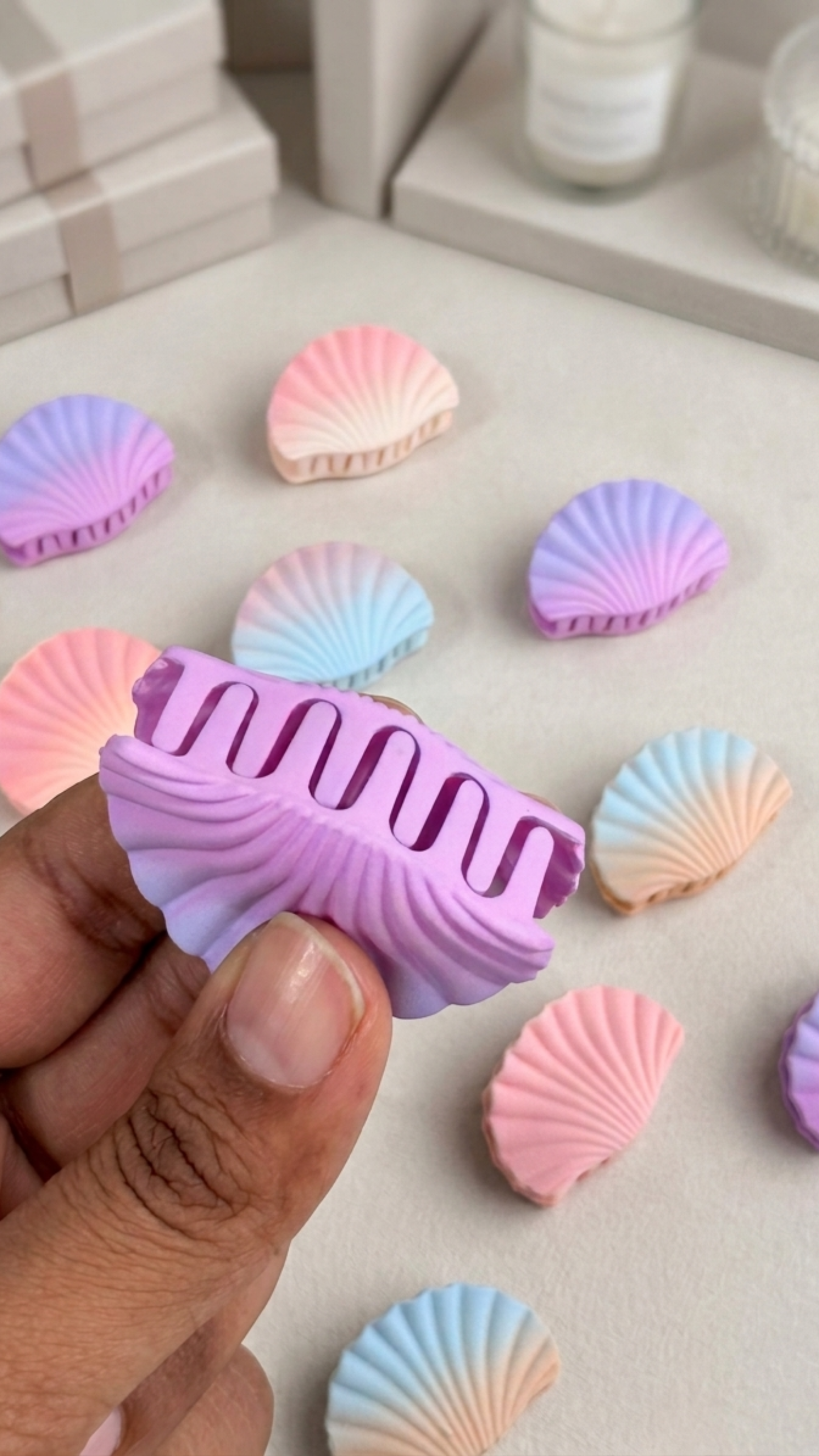 Colourful Shell Clutchers (Pack Of 4)