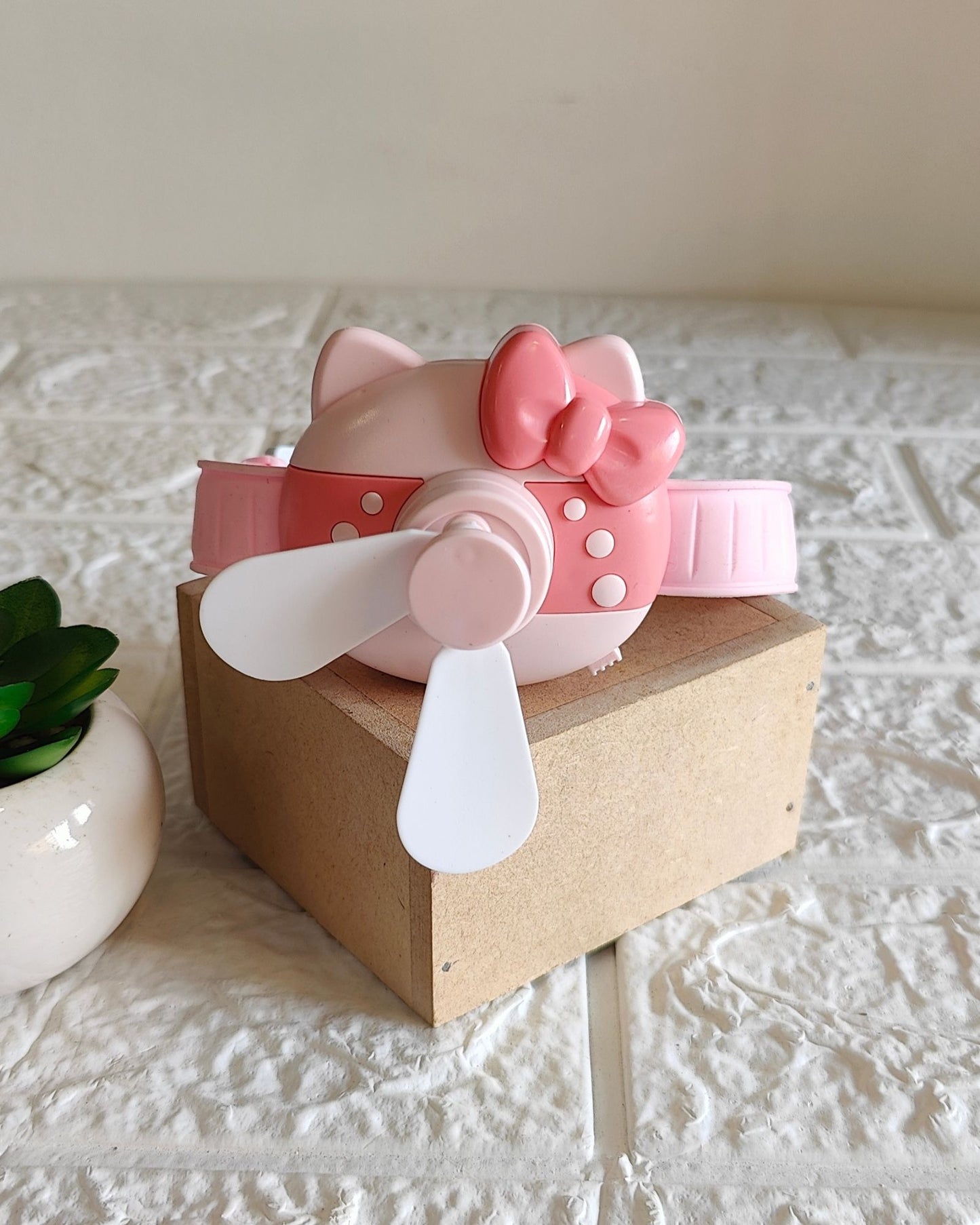 Hello Kitty Wrist Fan